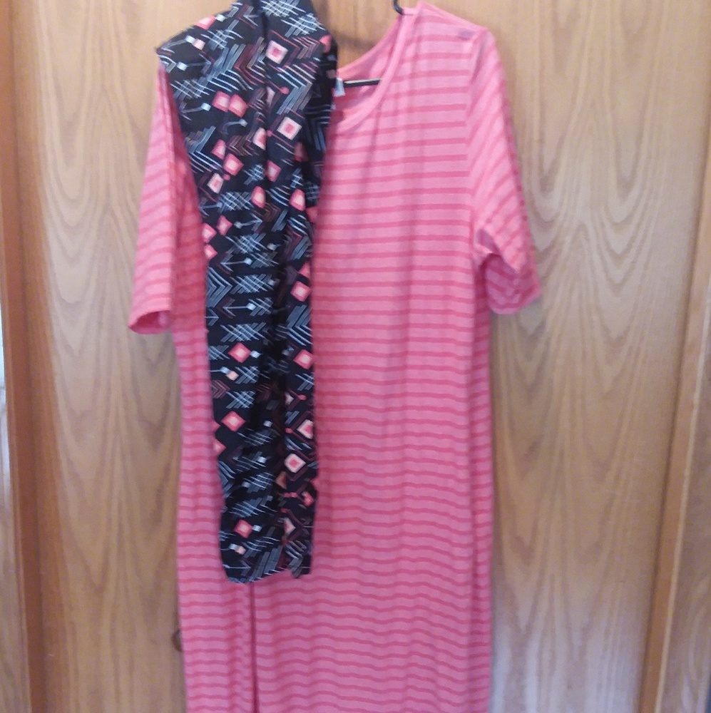 LulaRoe Julia and leggings